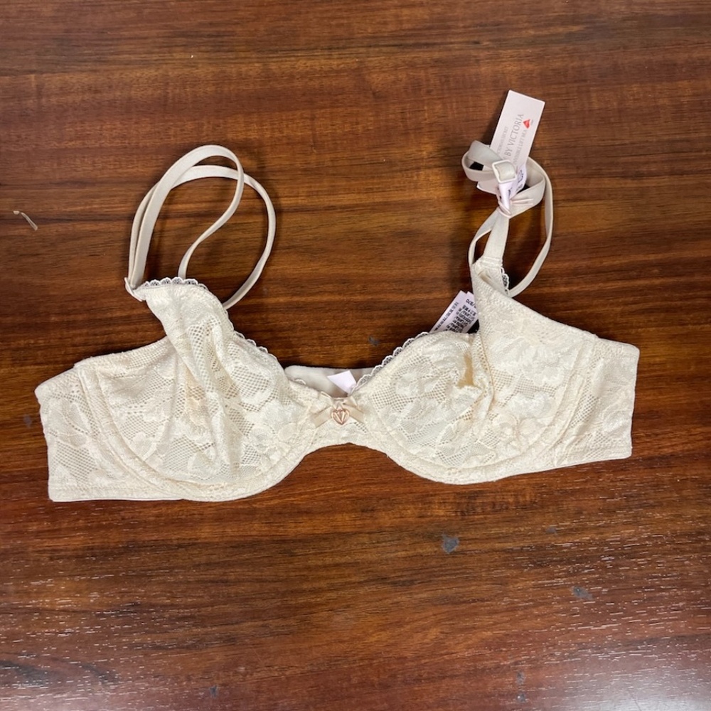 Victoria's Secret Cream Lace Bra